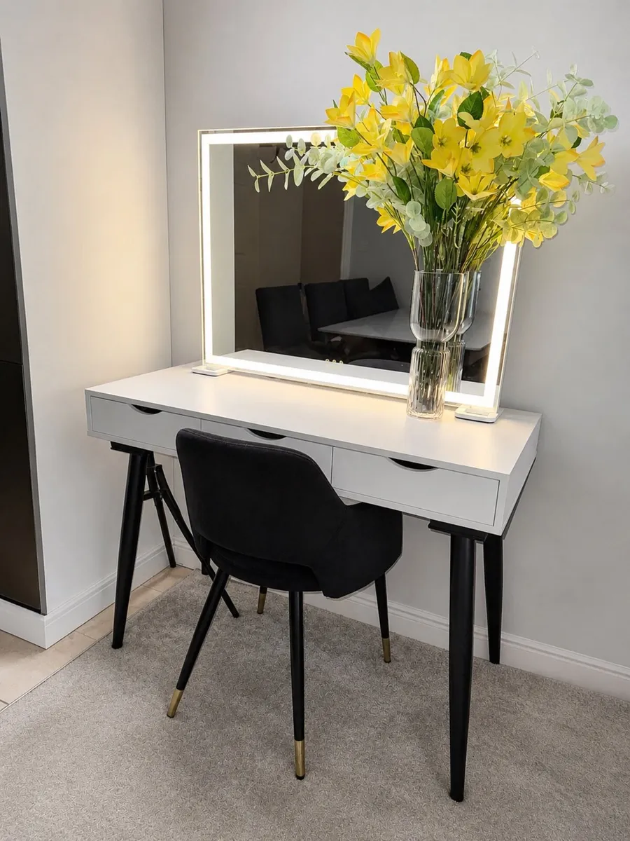 Dressing table