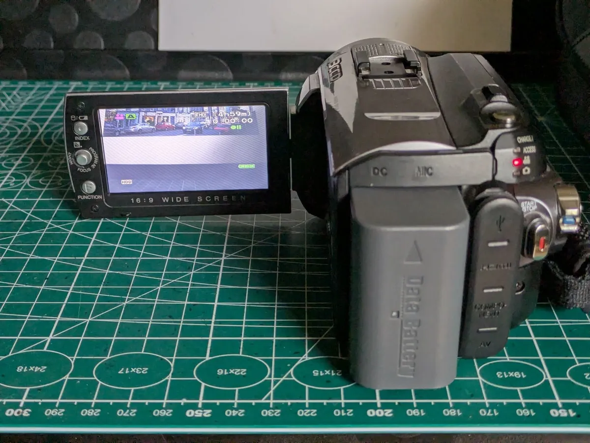 JVC Everio GZ-HD5E camcorder - Image 3