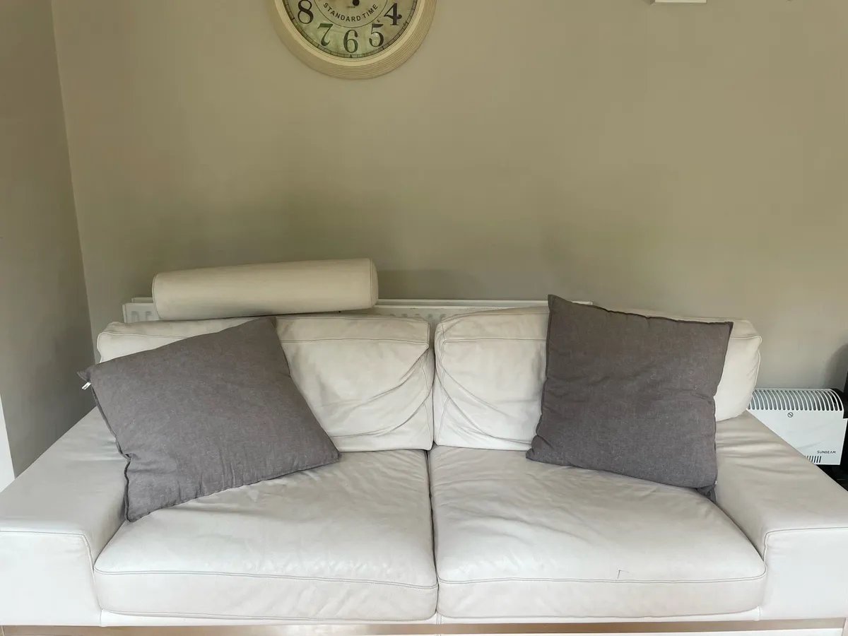 White couch - Image 1
