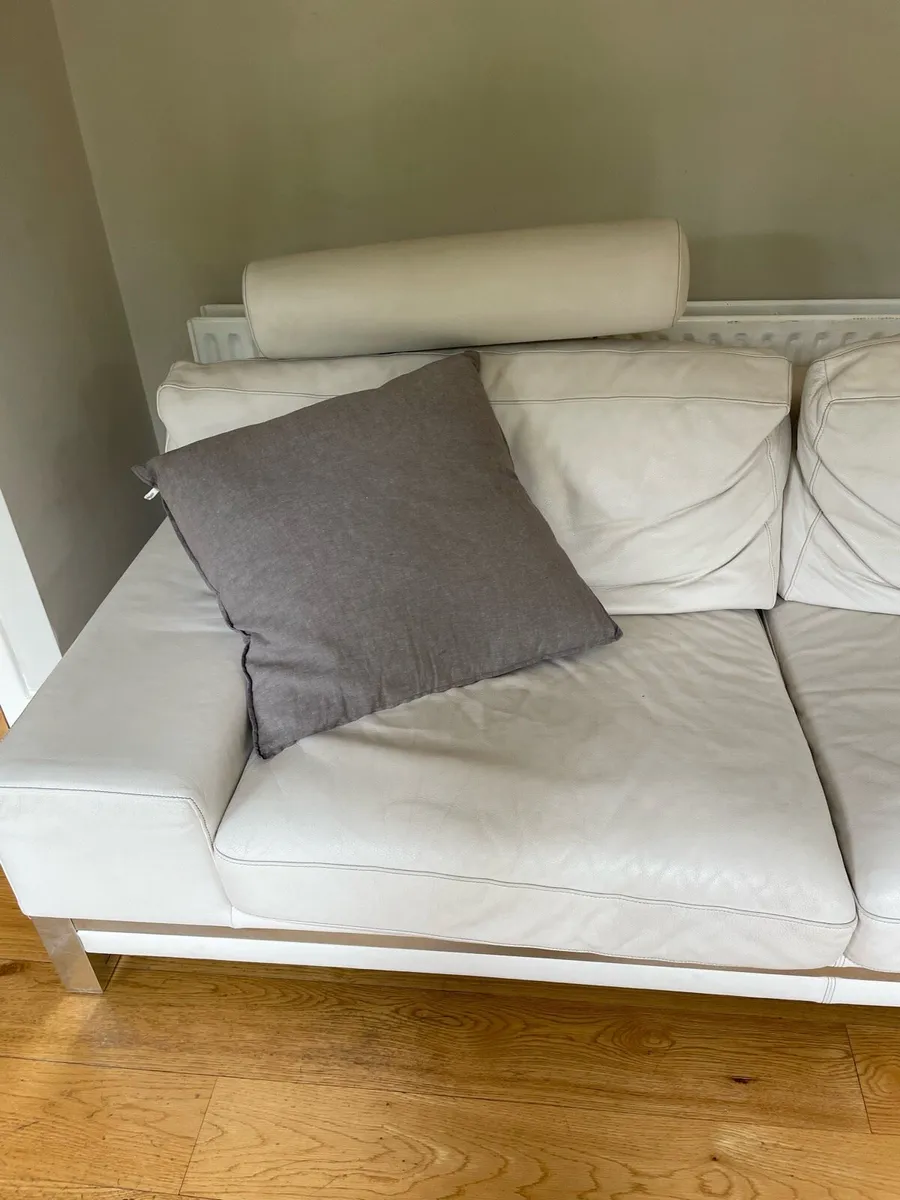 White couch - Image 4