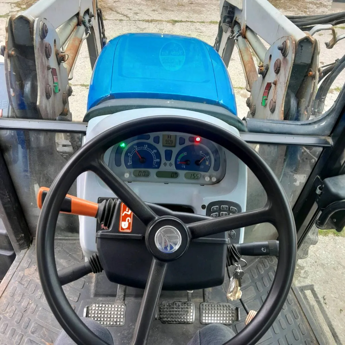 New Holland T5050 with Mx front loader - Image 3