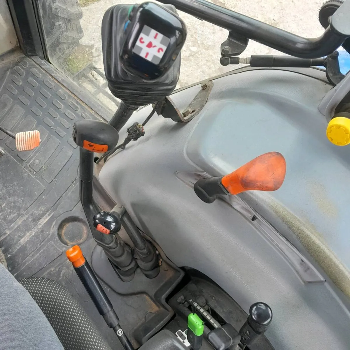 New Holland T5050 with Mx front loader - Image 2