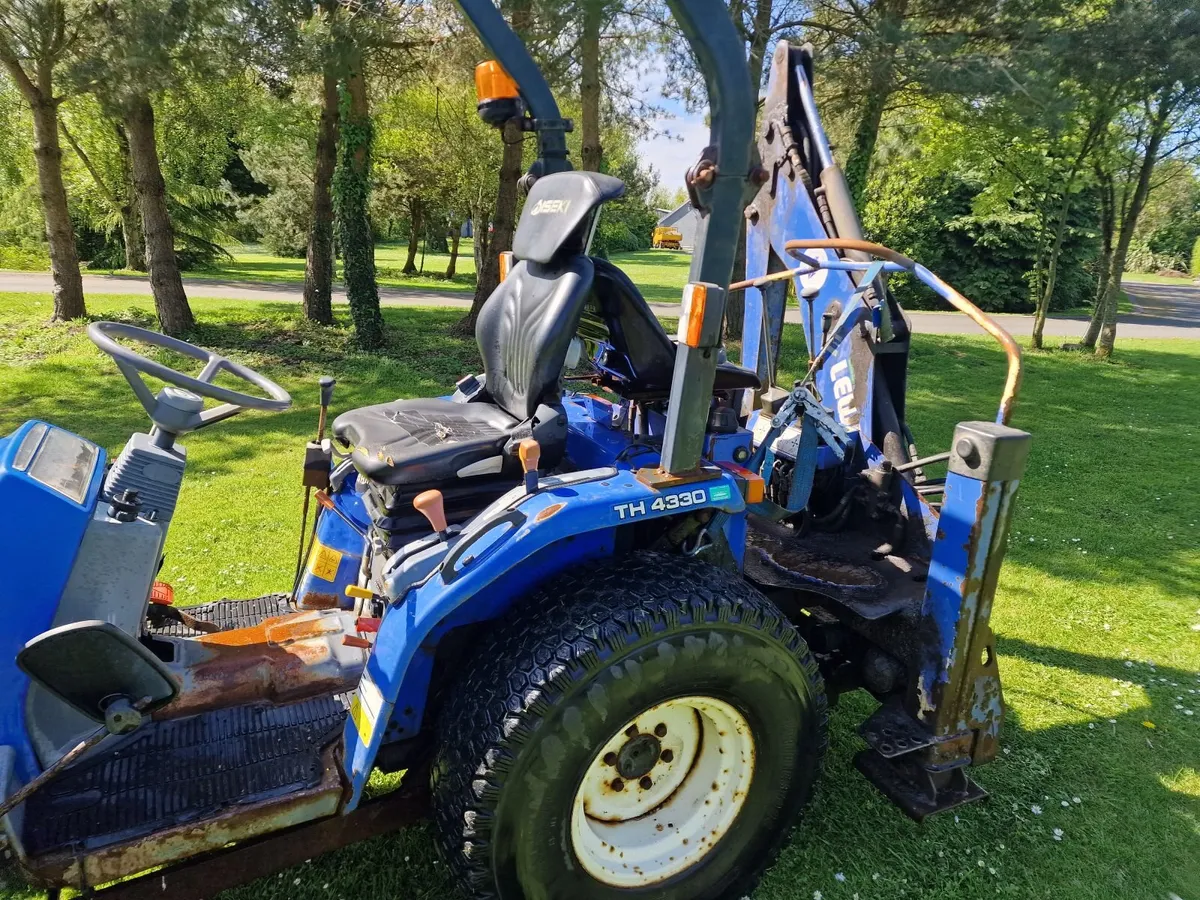 Iseki 34hp Compact Tractor with Backhoe Loader - Image 3