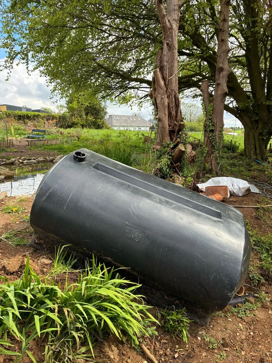 Oil tank - Image 1