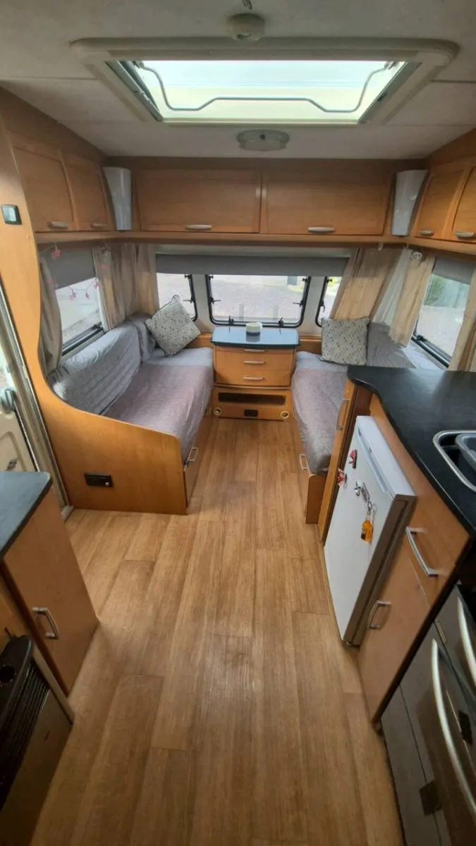 2009Lunar Lexon SE – 4-Berth – Fixed Bed - Image 1