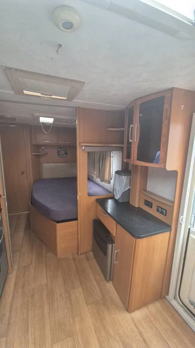 2009Lunar Lexon SE – 4-Berth – Fixed Bed - Image 2