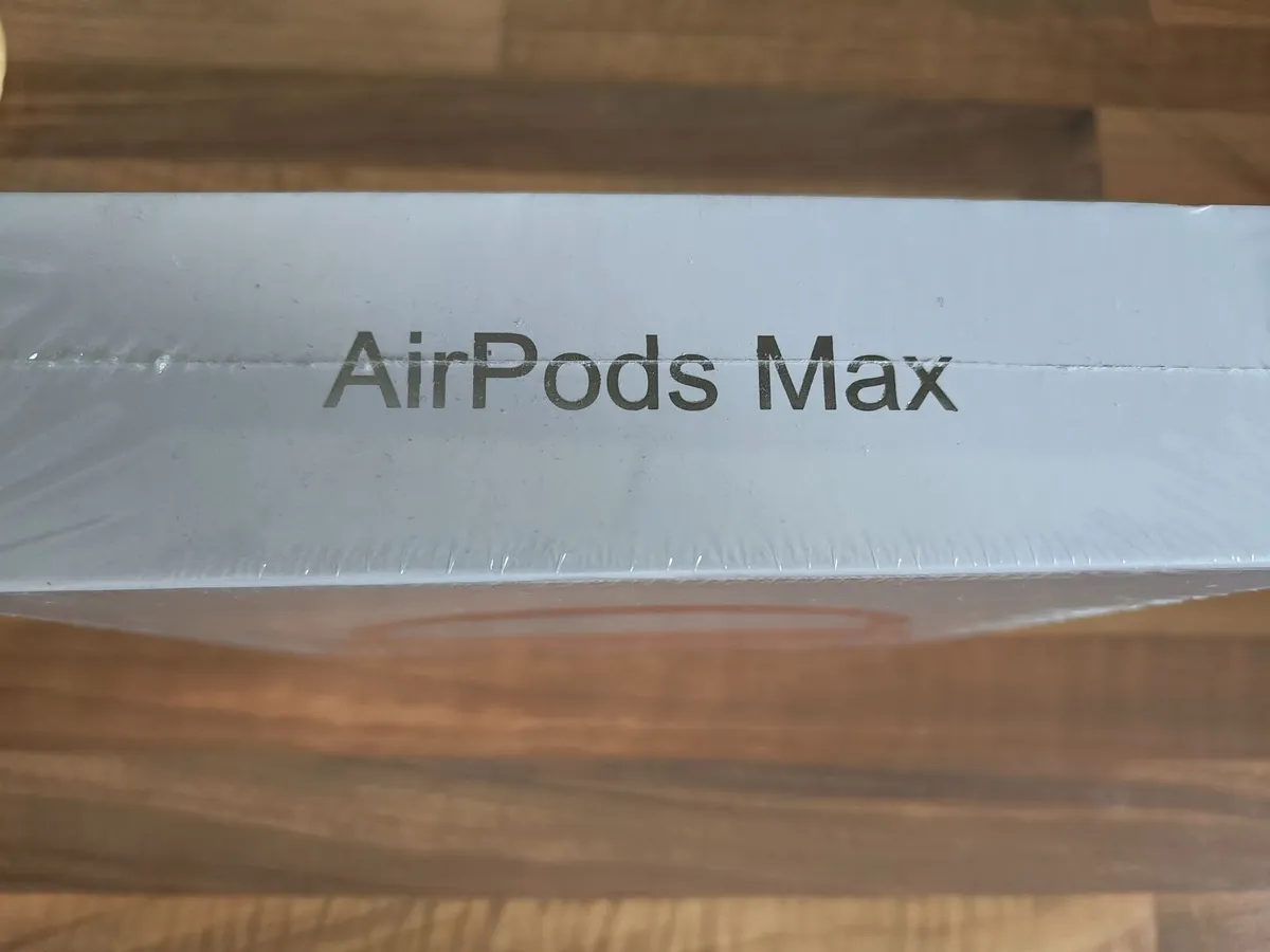 Air pods max  by apple - Image 3