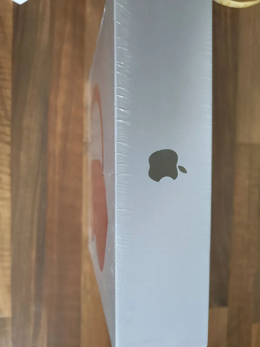 Air pods max  by apple - Image 2