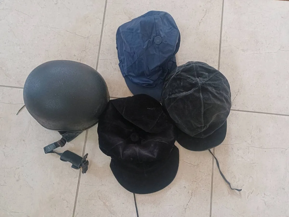 Riding helmet 3 helmet covers