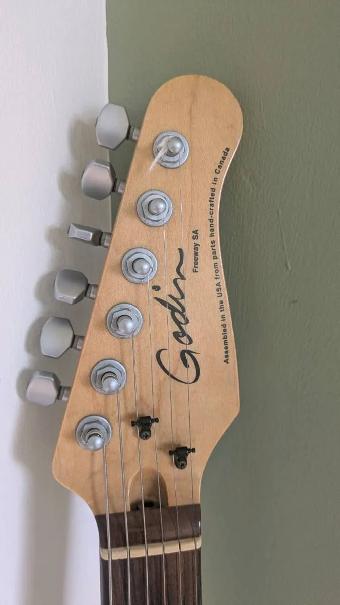 Godin electric guitar - Image 3