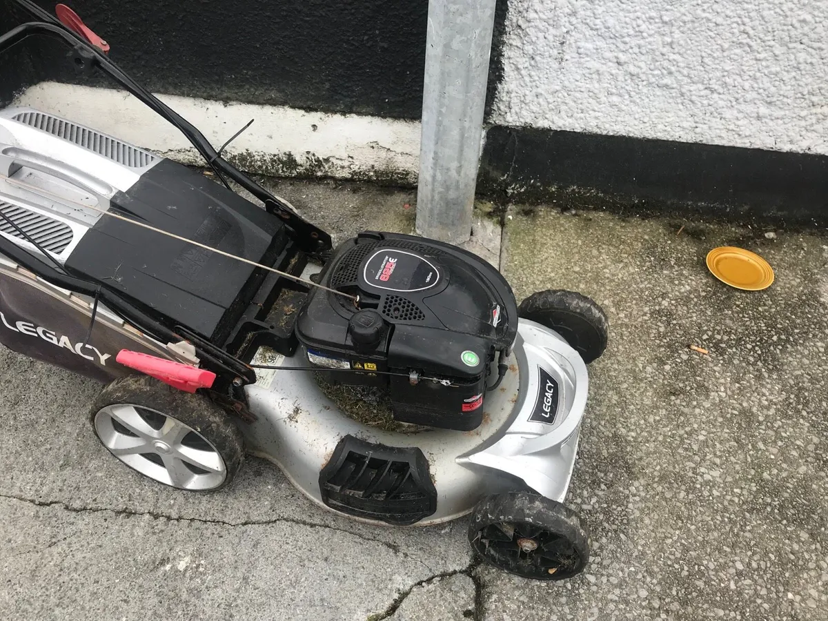Briggs and stration Lawnmower for sale - Image 3