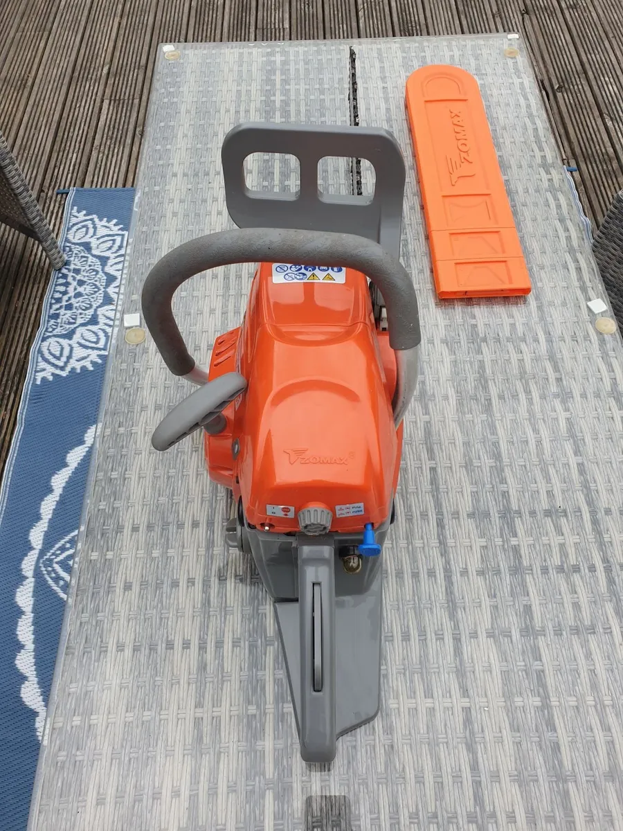 Petrol chainsaw - Image 2