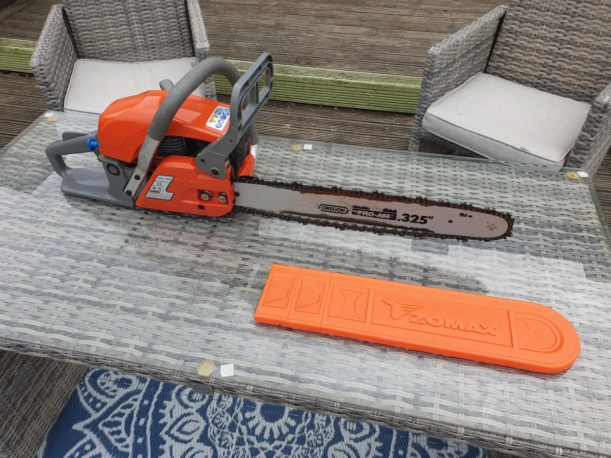 Petrol chainsaw - Image 1