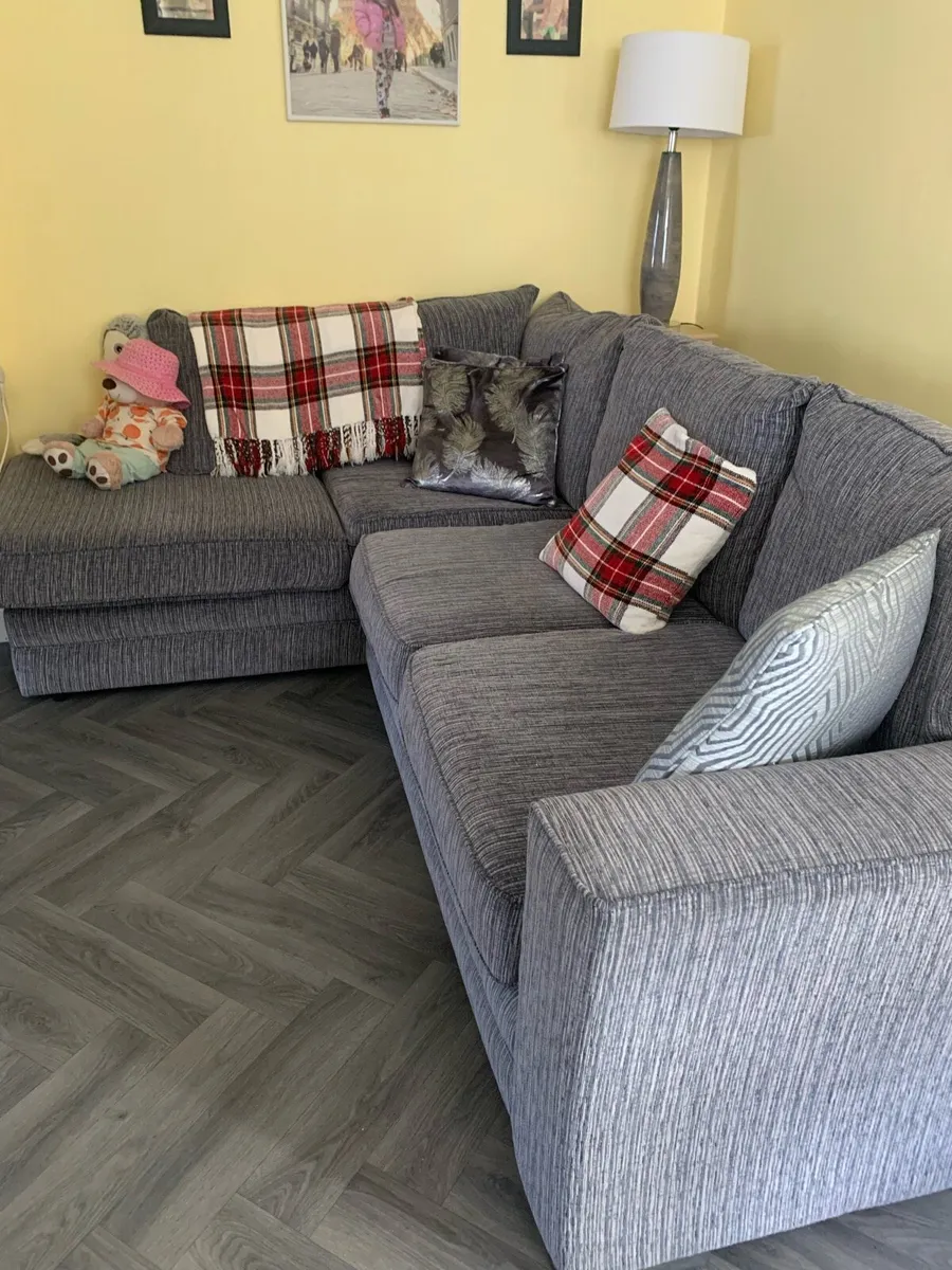 Corner sofa - Image 1