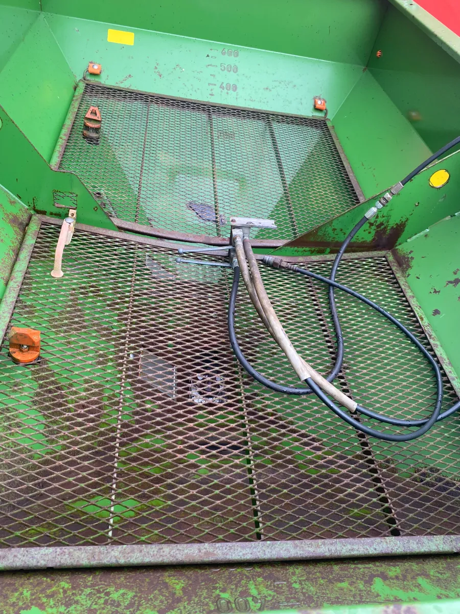 Amazon fertiliser spreader - Image 3