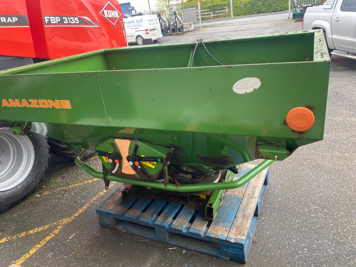 Amazon fertiliser spreader - Image 1