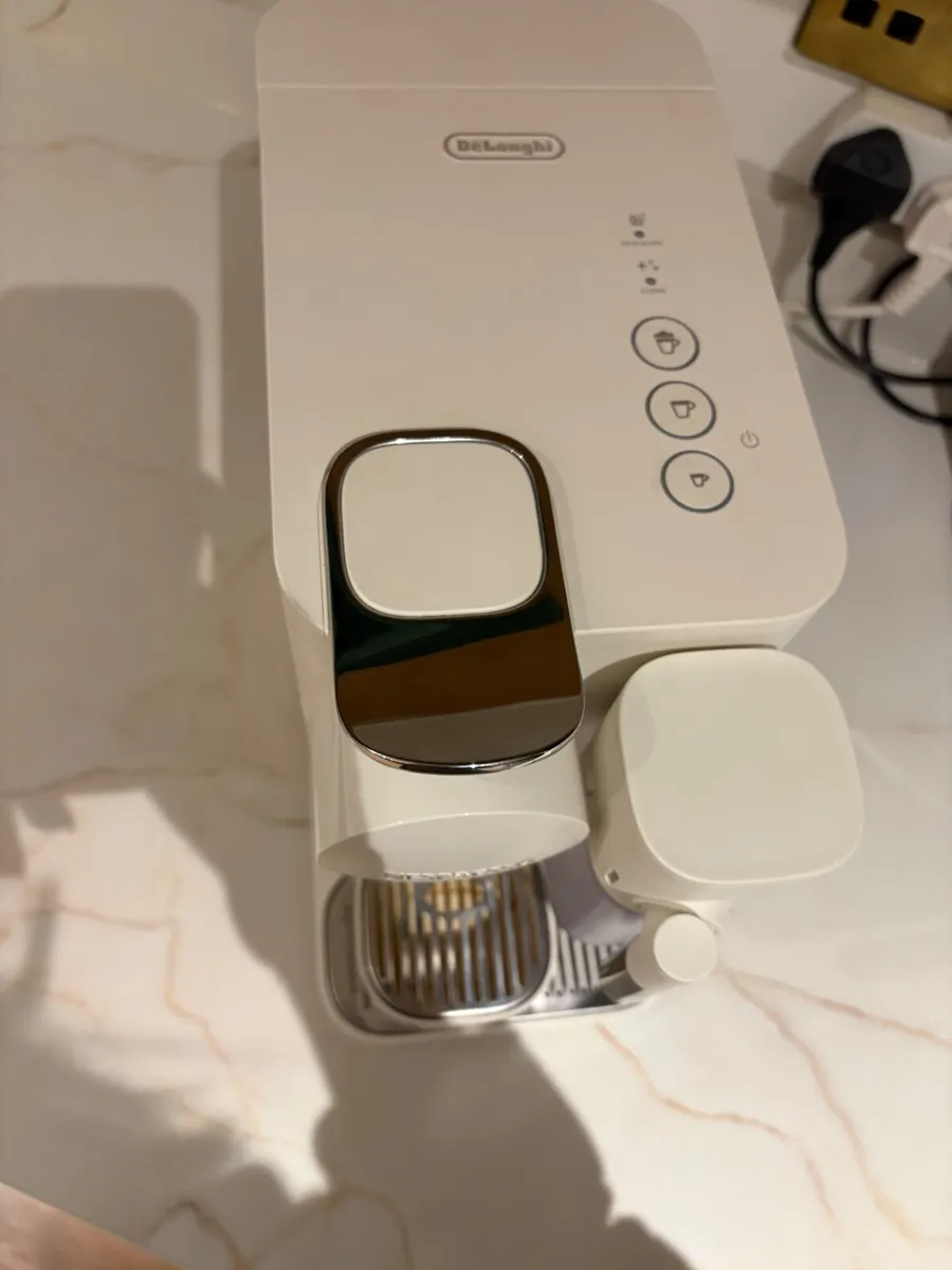 Nespresso Lattissima Pod Coffee Machine - Image 3