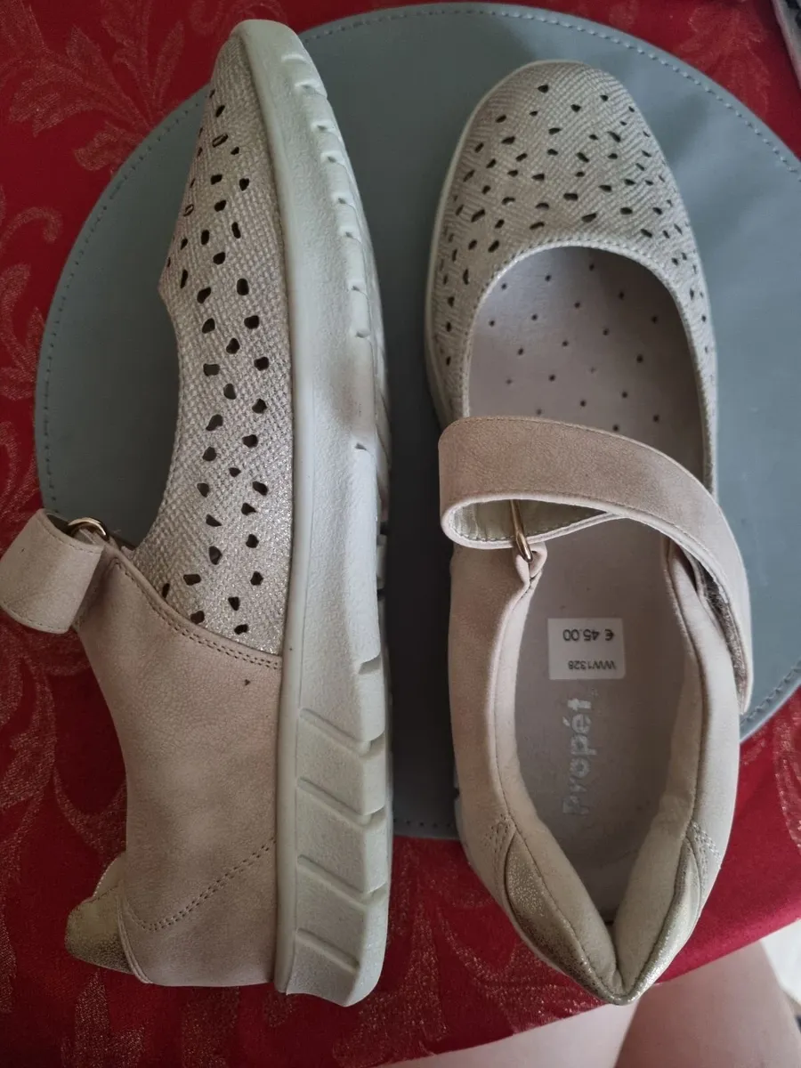 New shoes never worn - Image 1