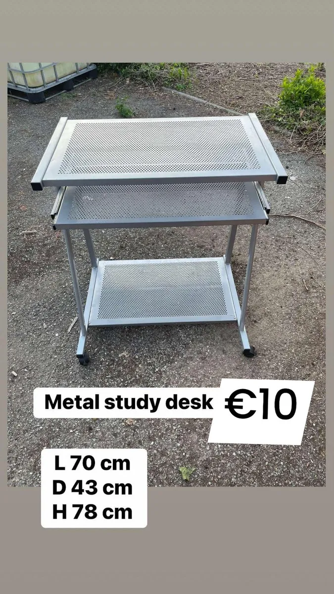 Study desk €10 - Image 1