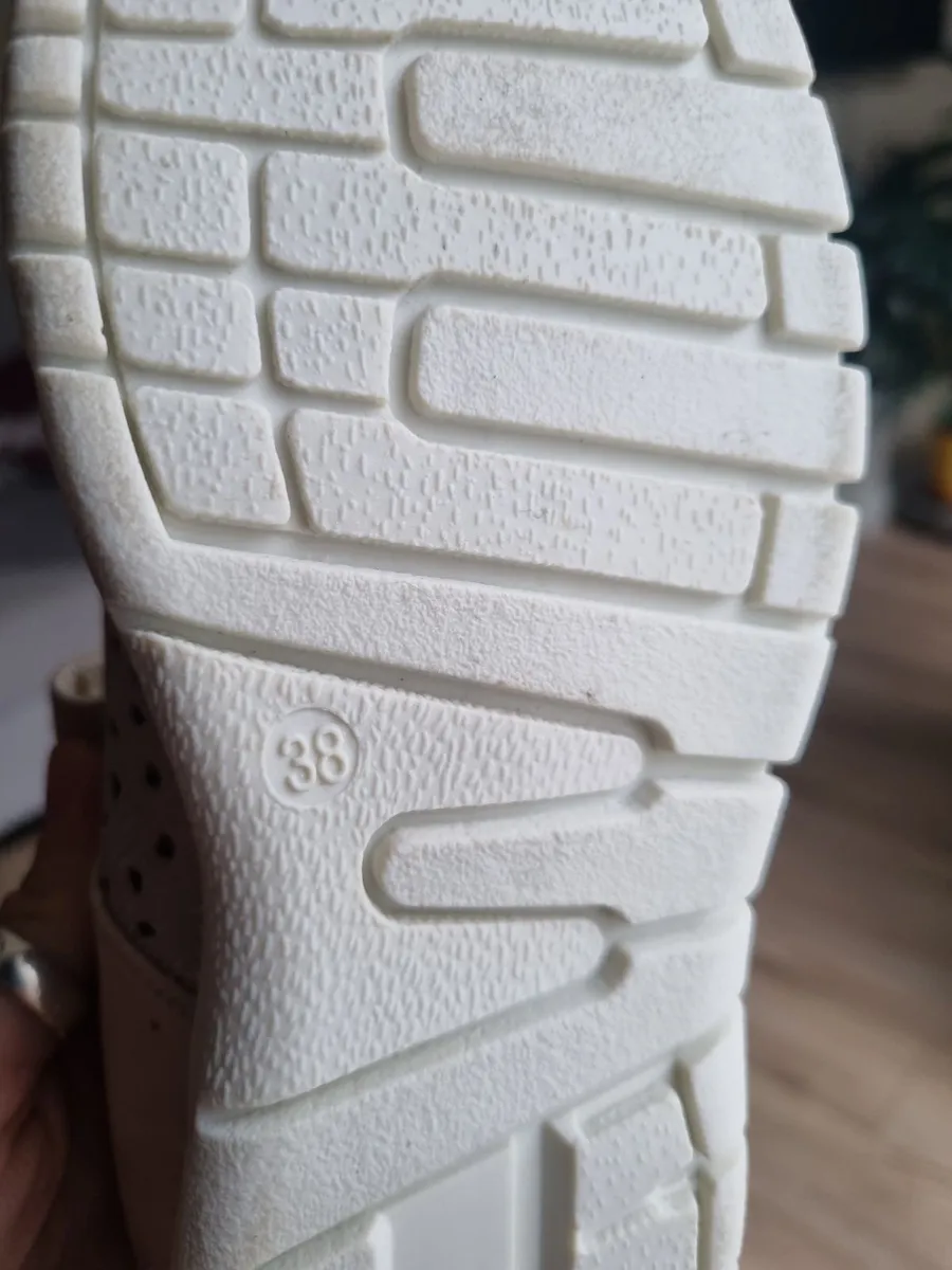 New shoes never worn - Image 2