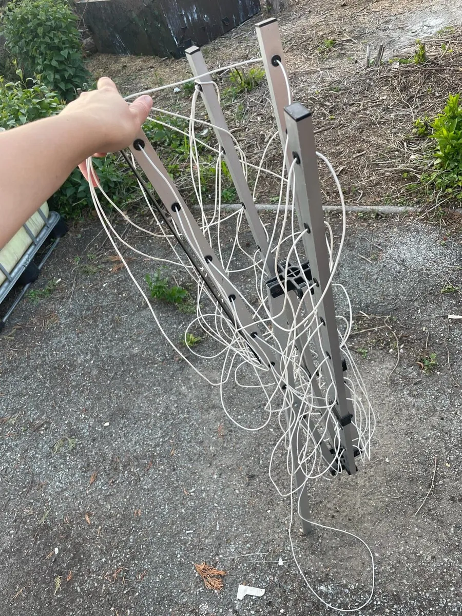 Outdoor wall clothes horse - Image 2