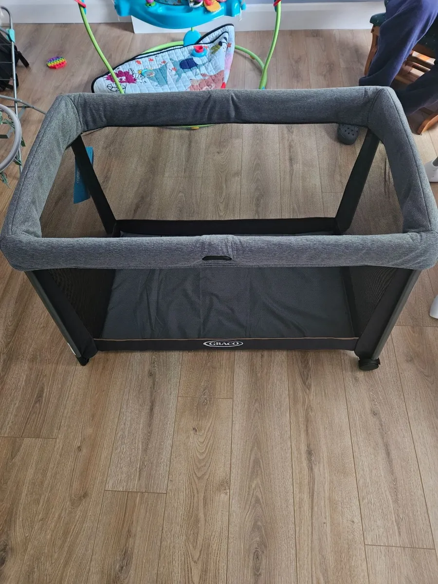 Graco Travel cot - Image 4