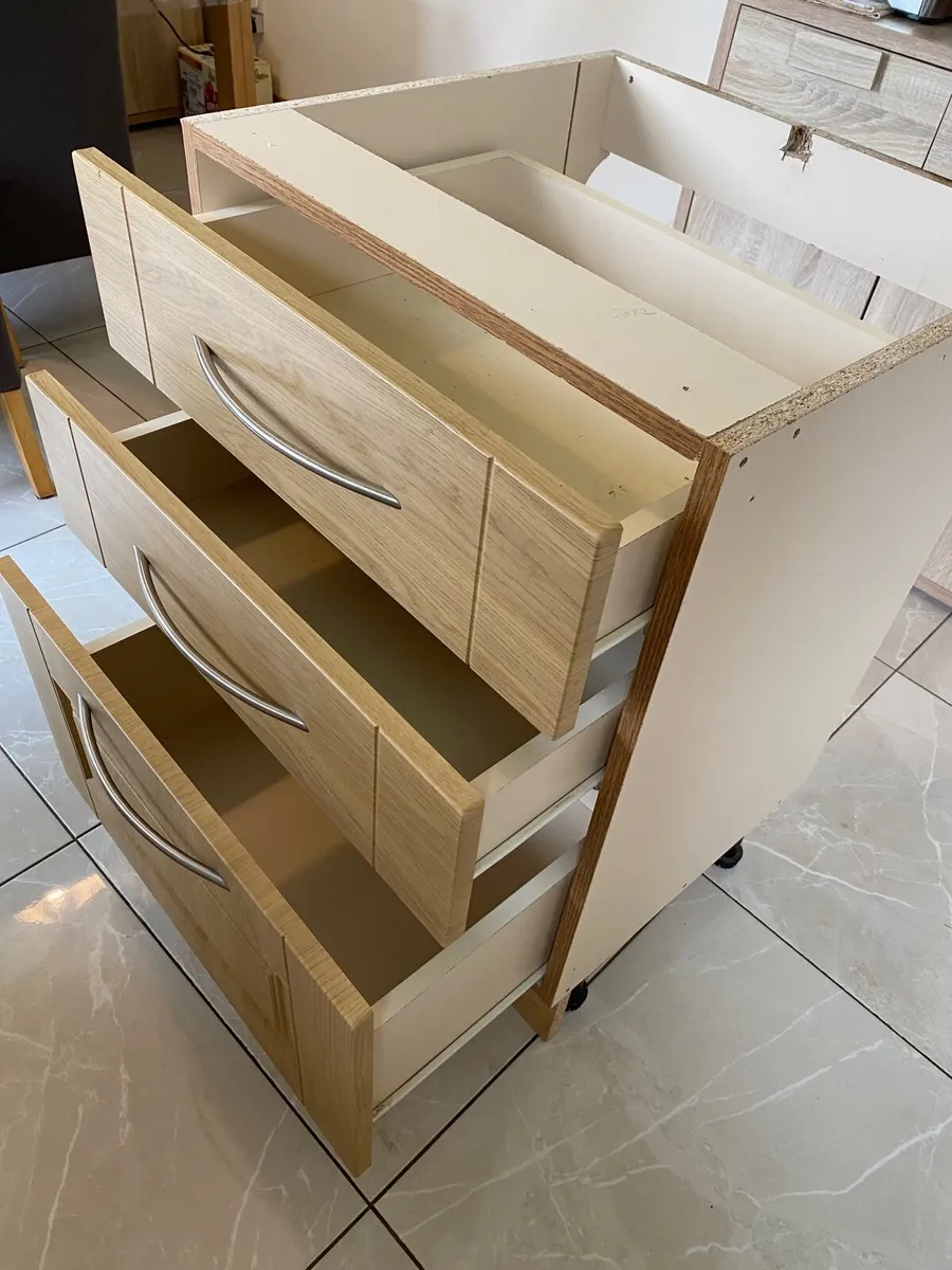Kitchen cabinet - Image 2