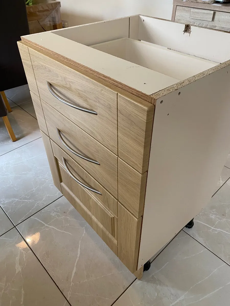 Kitchen cabinet - Image 1