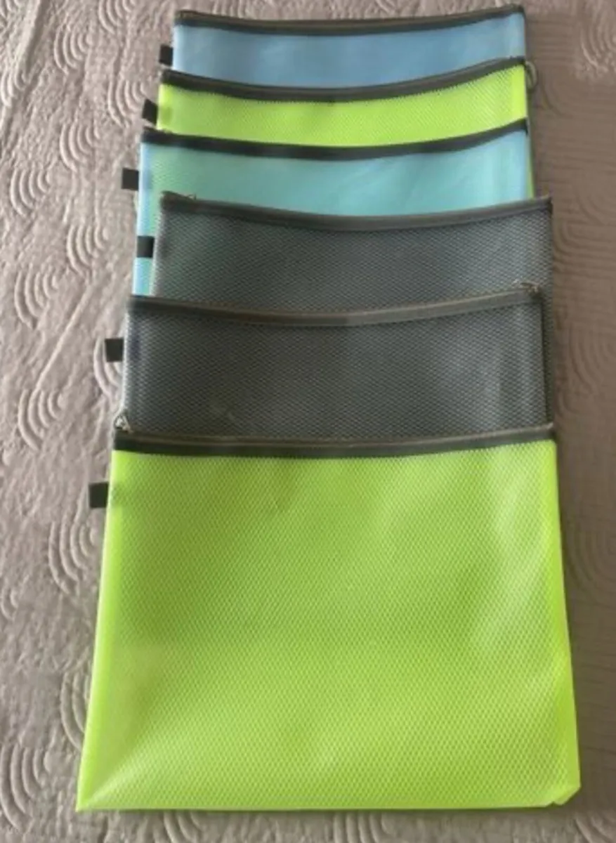 Mesh multi-coloured zip folders