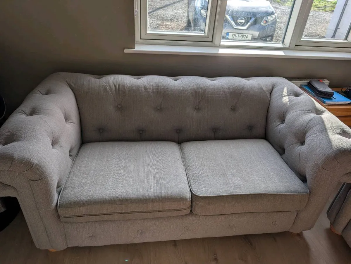 Chesterfield couch 3 + 2 seater - Image 2