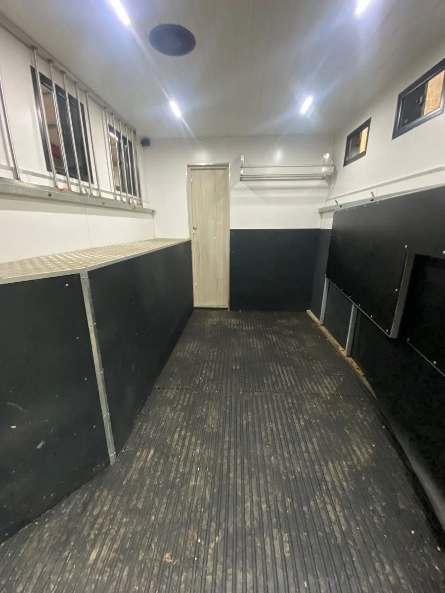Horse lorry - Image 3