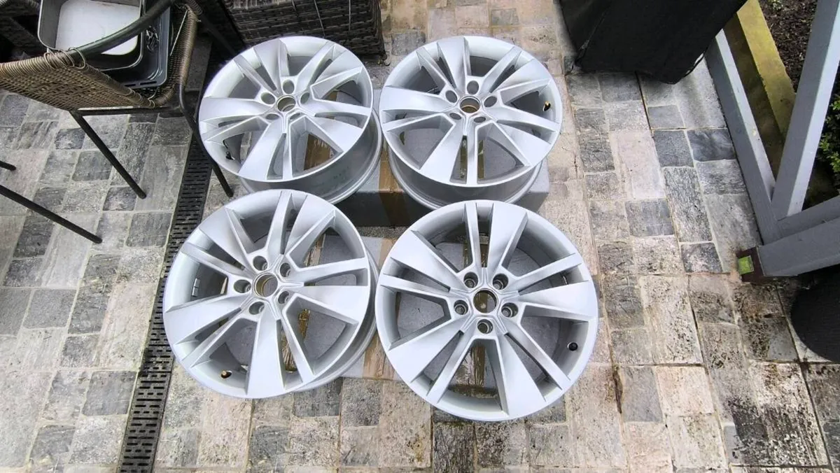 Skoda Alloy wheels - Image 2