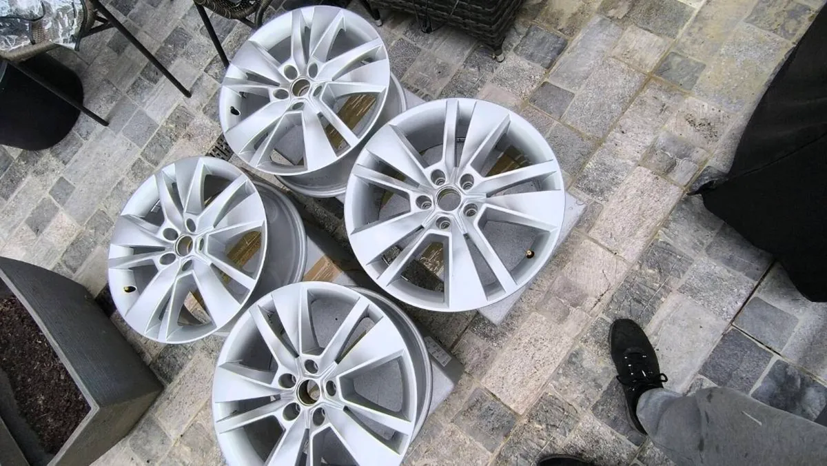 Skoda Alloy wheels - Image 3