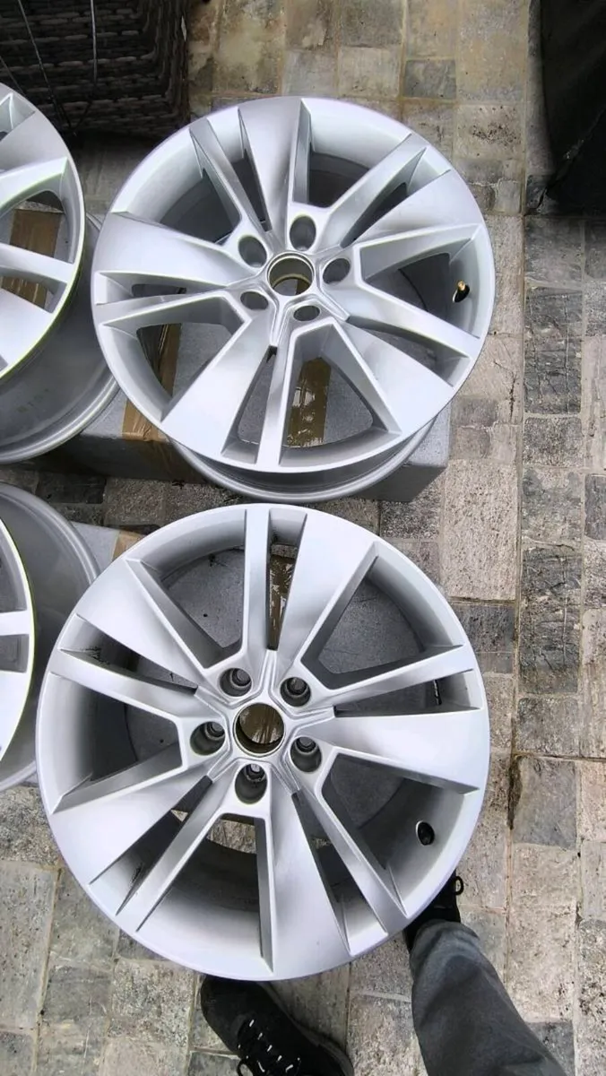 Skoda Alloy wheels - Image 4