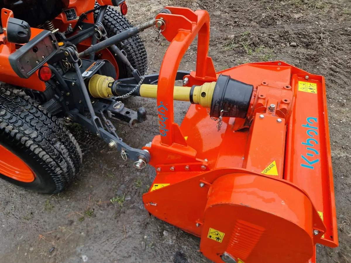 Kubota Compact Tractor low 200 hours with flail - Image 4