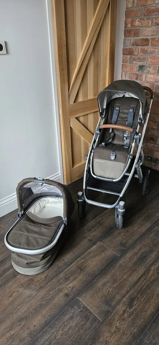 Uppa Baby Vista V2 and Cybex Iso Fix Car Seat - Image 2