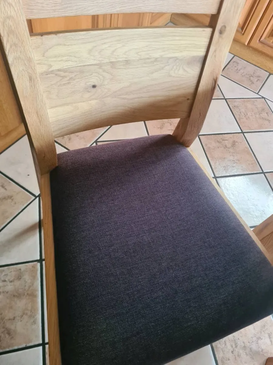 Kitchen Table and Chairs - Image 4