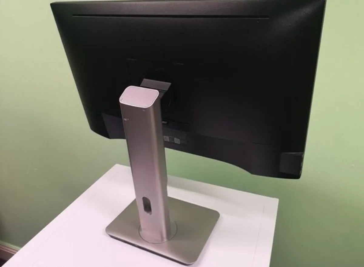 DELL Professional computer monitor 24 inch - Image 4