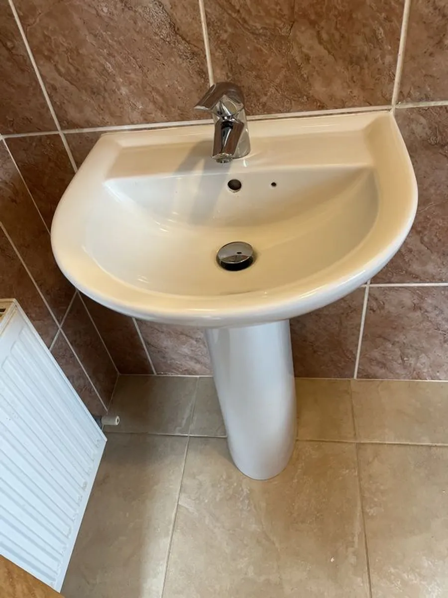 Power shower & Shower Screen - Image 1