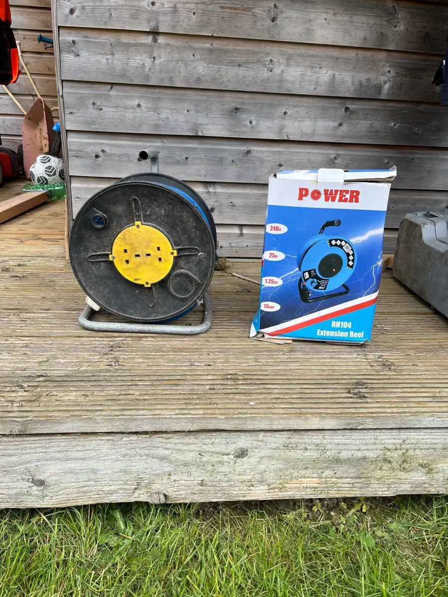 Extension cable reels