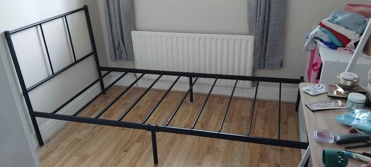 Single metal bed frame - Image 1