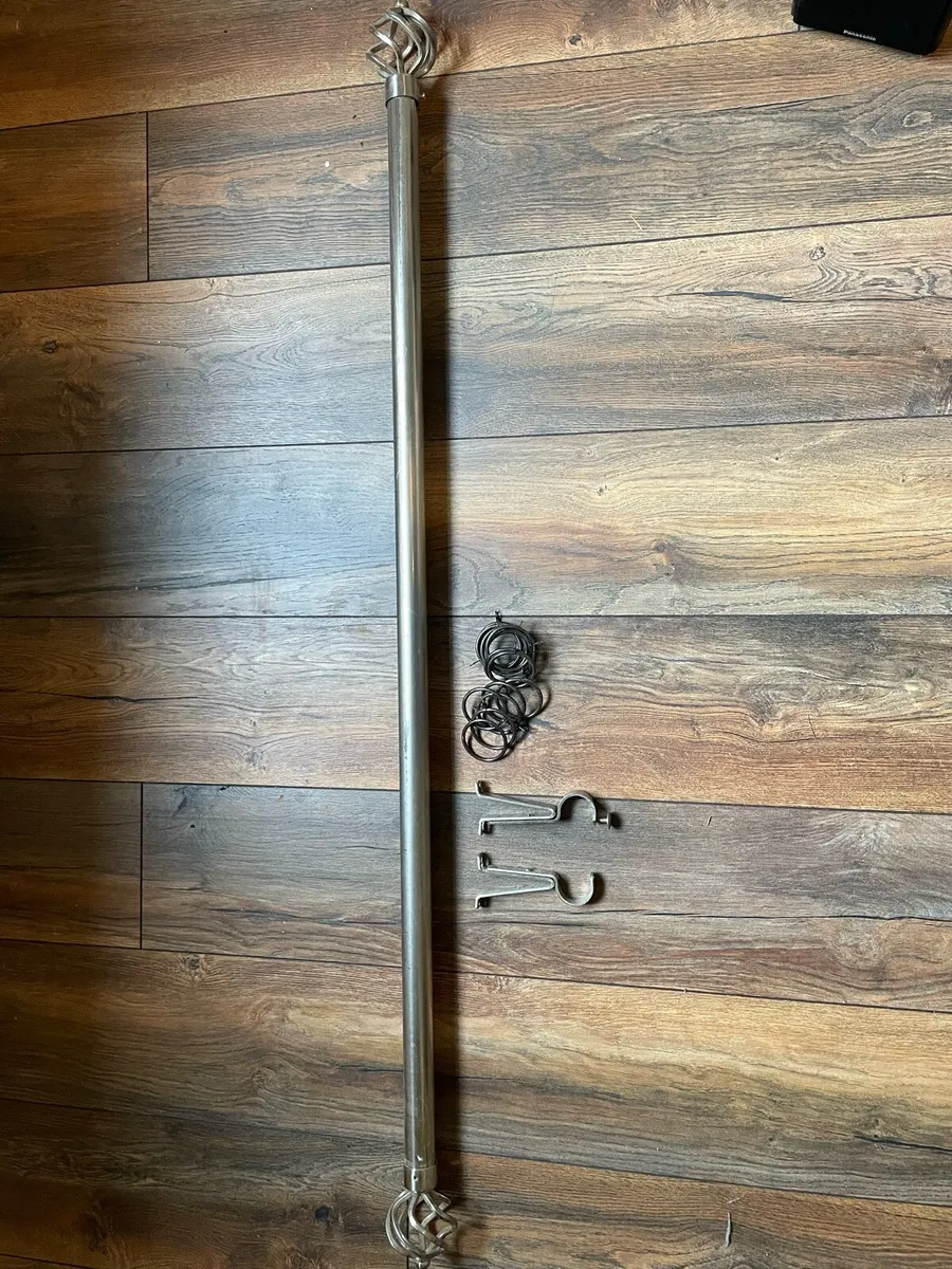 Curtain pole with brackets & rings - Image 1