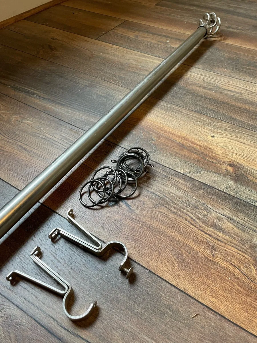Curtain pole with brackets & rings - Image 2