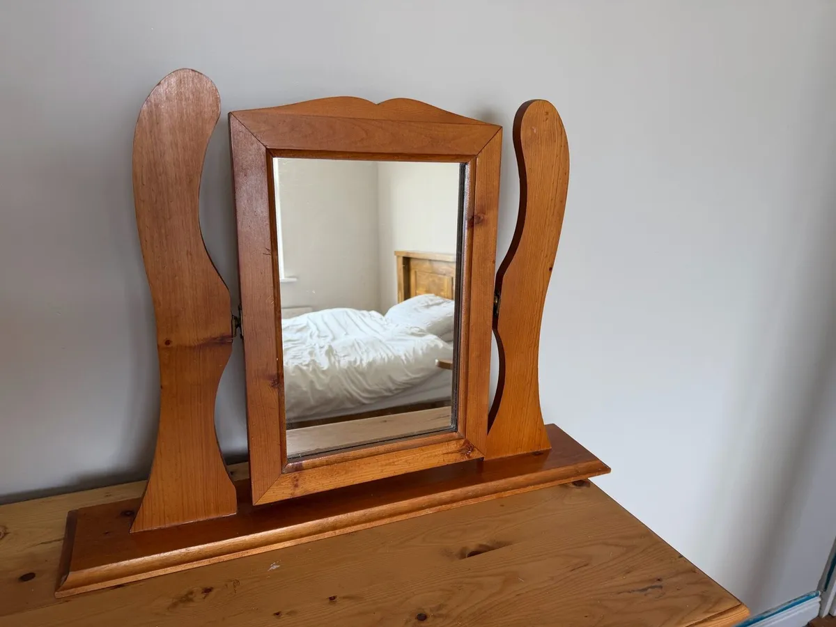Wooden Dressing Table Mirror – Vintage Style