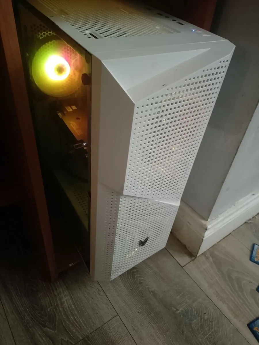 Gaming pc set up best offer takes today - Image 1