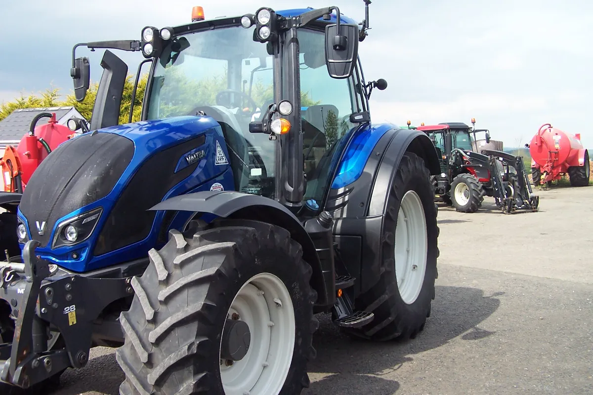 2019 Valtra N174A - Image 3