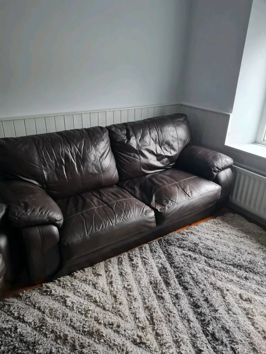 Leather 2 piece suite - Image 2