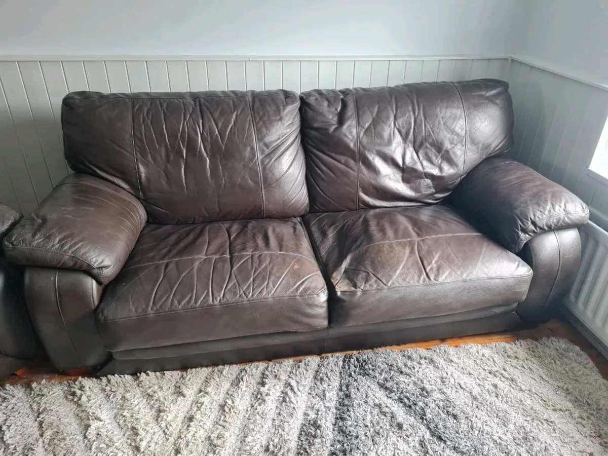 Leather 2 piece suite - Image 3