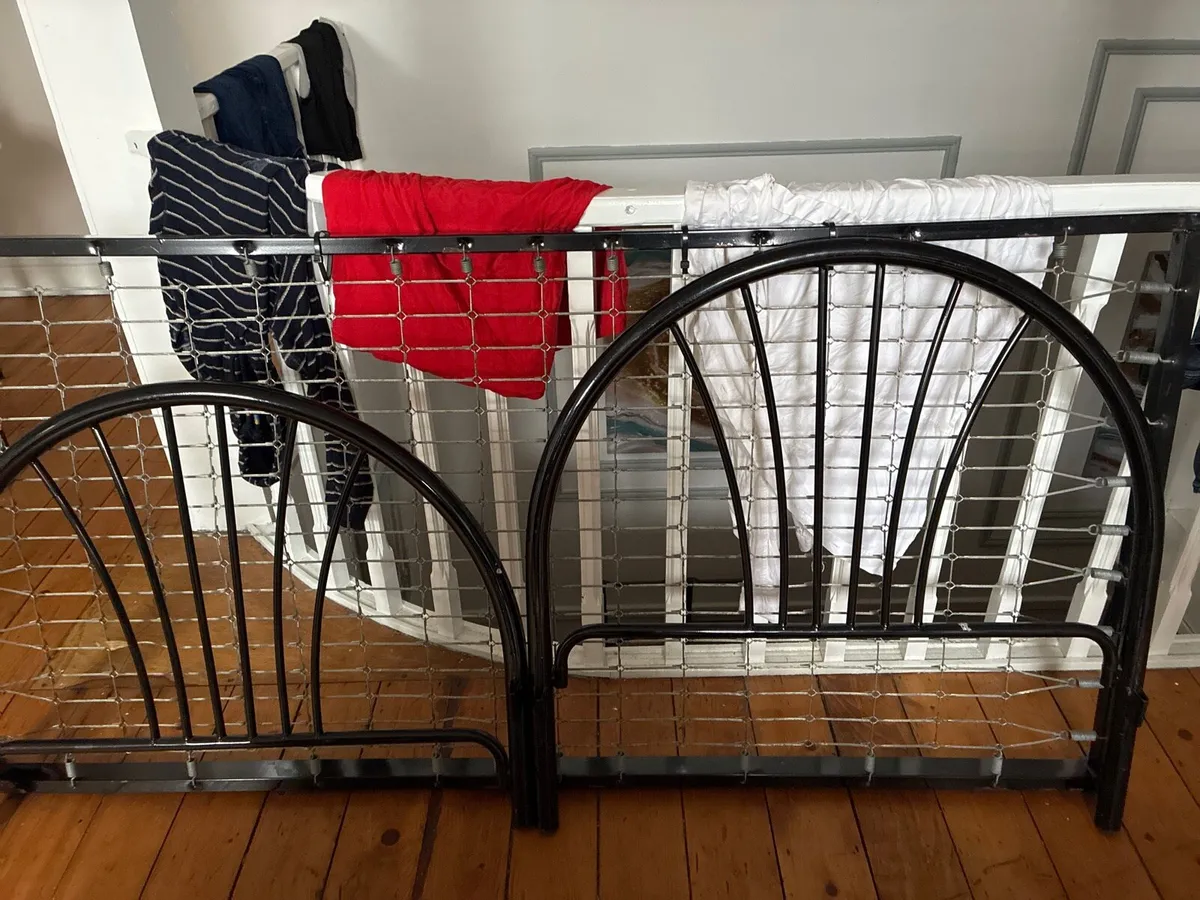 Single bed frame (metal)