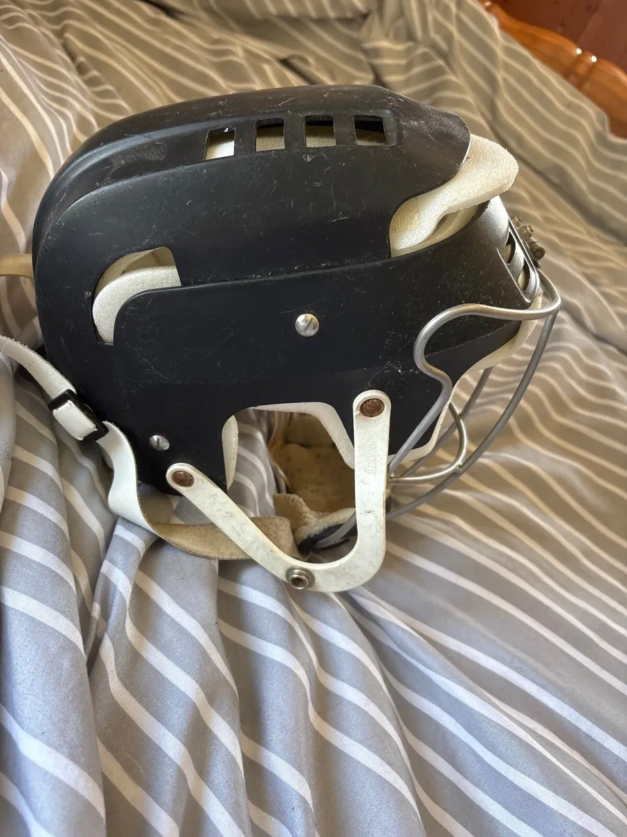 Cooper blak trax hurling helmet - Image 4